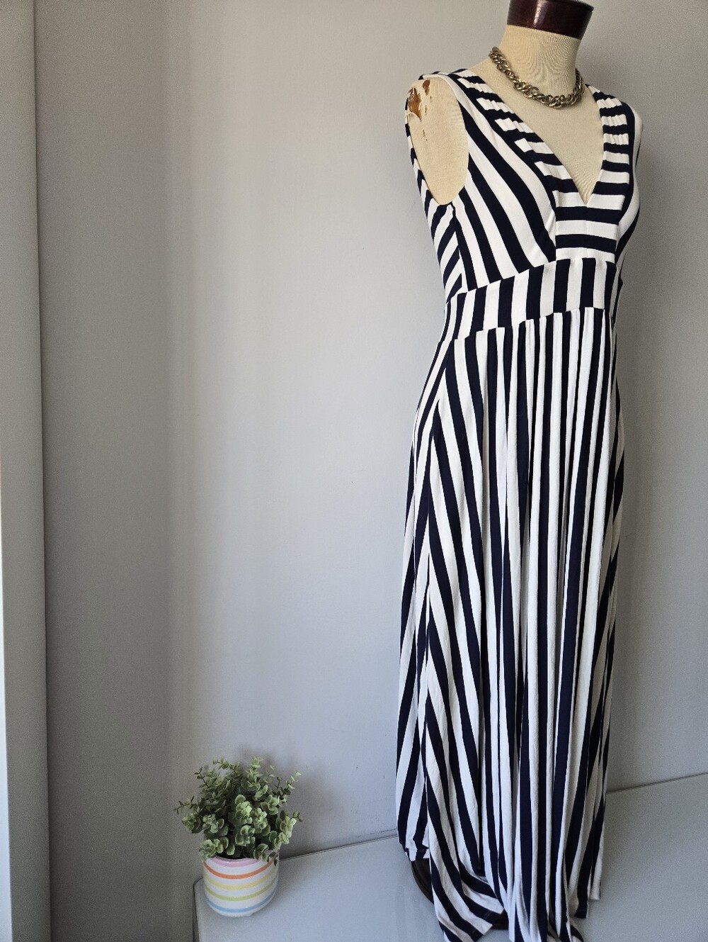 Boden Olympia Jersey Navy and White Vertical Stripe V-Neck Maxi Dress. Size 6 - Picture 3 of 11